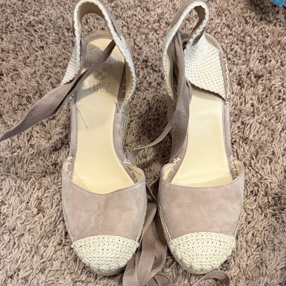 Vince Camuto Women's Cream and Tan Espadrilles